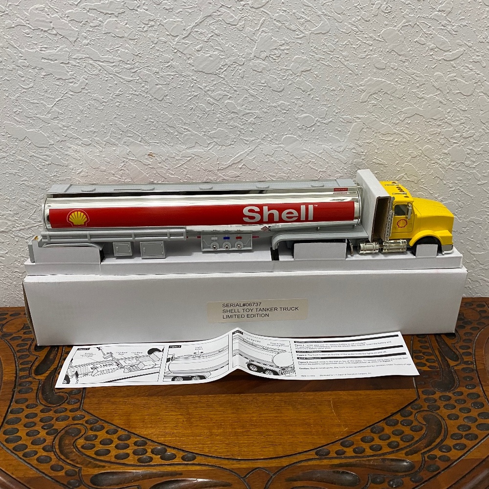 Shell Vintage‎ 1999, Limited Edition Toy Tanker, Serial Numbered, New